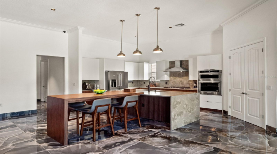 ORLANDO, Florida 32836, 4 Bedrooms Bedrooms, ,4 BathroomsBathrooms,Residential,For Sale,HANGING VINE,0,MFRO6390613