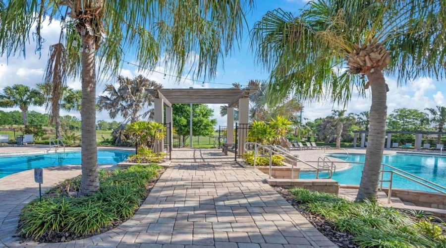 DAVENPORT, Florida 33896, 2 Bedrooms Bedrooms, ,2 BathroomsBathrooms,Residential,For Sale,QUAKER RIDGE,0,MFRO6390847