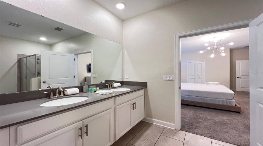 DAVENPORT, Florida 33896, 8 Bedrooms Bedrooms, ,5 BathroomsBathrooms,Residential,For Sale,CHALLENGE,0,MFRTB8486873