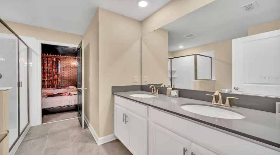 DAVENPORT, Florida 33896, 8 Bedrooms Bedrooms, ,5 BathroomsBathrooms,Residential,For Sale,CHALLENGE,0,MFRTB8486873