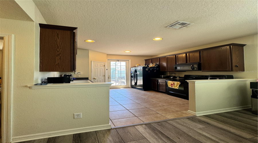 ORLANDO, Florida 32836, 4 Bedrooms Bedrooms, ,3 BathroomsBathrooms,Residential,For Sale,LEELAND ARCHER,0,MFRO6390960