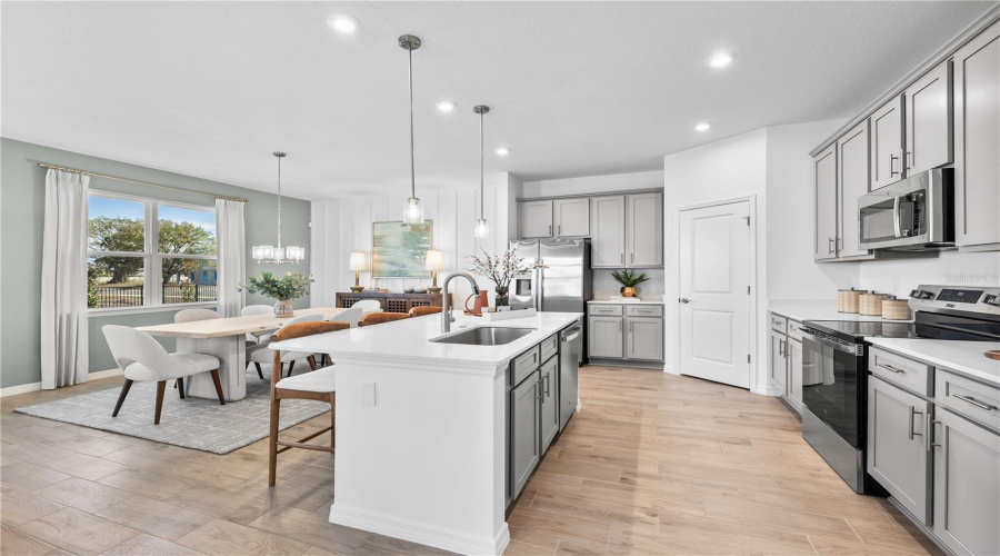 DAVENPORT, Florida 33837, 4 Bedrooms Bedrooms, ,2 BathroomsBathrooms,Residential,For Sale,MEADOW WALK,0,MFRO6389484