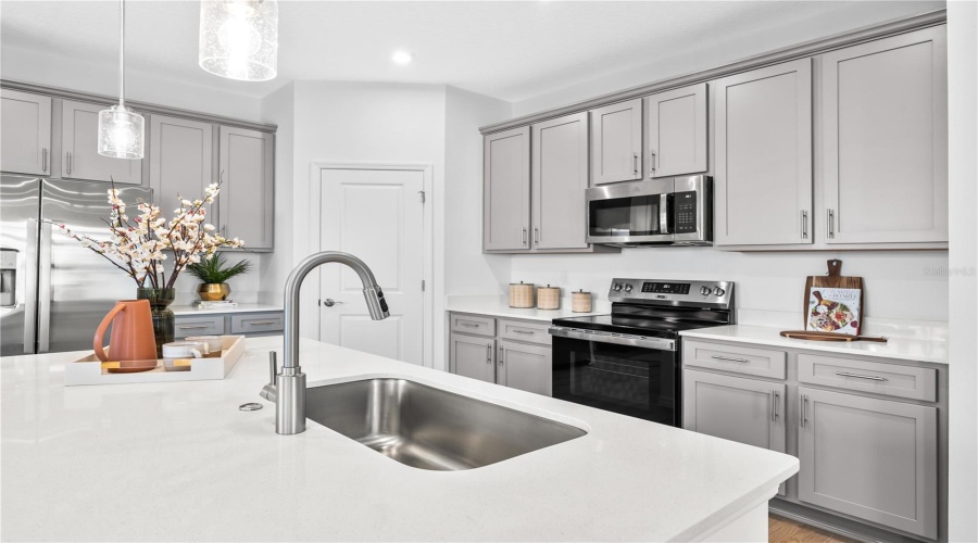 DAVENPORT, Florida 33837, 4 Bedrooms Bedrooms, ,2 BathroomsBathrooms,Residential,For Sale,MEADOW WALK,0,MFRO6389484