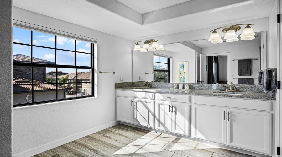 DAVENPORT, Florida 33896, 4 Bedrooms Bedrooms, ,4 BathroomsBathrooms,Residential,For Sale,SHINNECOCK HILLS,0,MFRO6341848