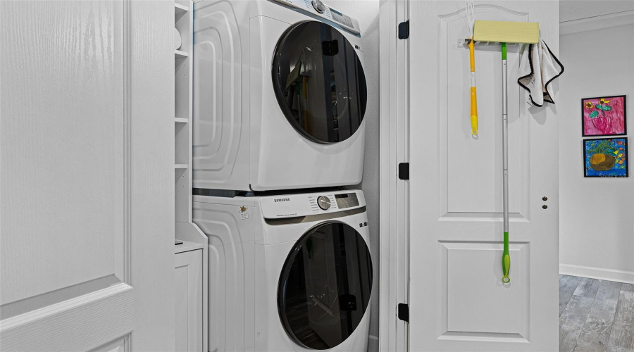 DAVENPORT, Florida 33896, 4 Bedrooms Bedrooms, ,4 BathroomsBathrooms,Residential,For Sale,SHINNECOCK HILLS,0,MFRO6341848