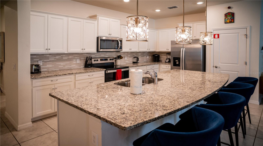 DAVENPORT, Florida 33897, 5 Bedrooms Bedrooms, ,4 BathroomsBathrooms,Residential,For Sale,JETTY,0,MFRL4955280