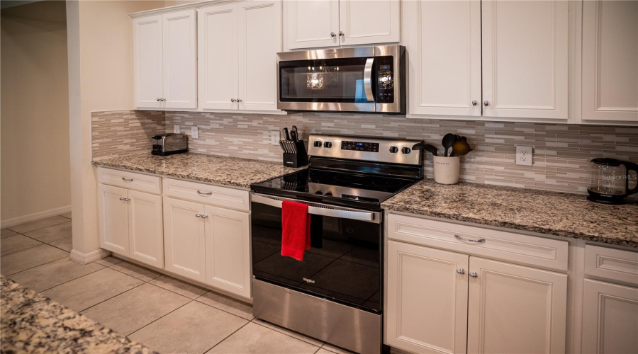 DAVENPORT, Florida 33897, 5 Bedrooms Bedrooms, ,4 BathroomsBathrooms,Residential,For Sale,JETTY,0,MFRL4955280