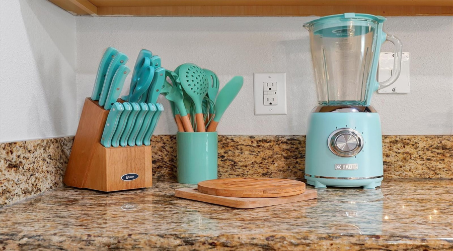 KISSIMMEE, Florida 34747, 5 Bedrooms Bedrooms, ,4 BathroomsBathrooms,Residential,For Sale,CALIFORNIA PALM,0,MFRO6385662