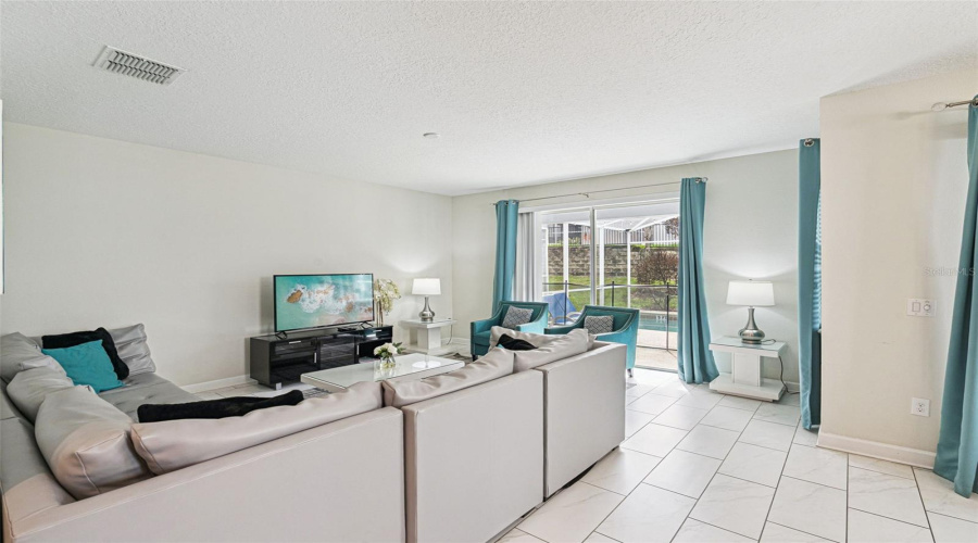 DAVENPORT, Florida 33896, 6 Bedrooms Bedrooms, ,5 BathroomsBathrooms,Residential,For Sale,TEMPO,0,MFRO6390386