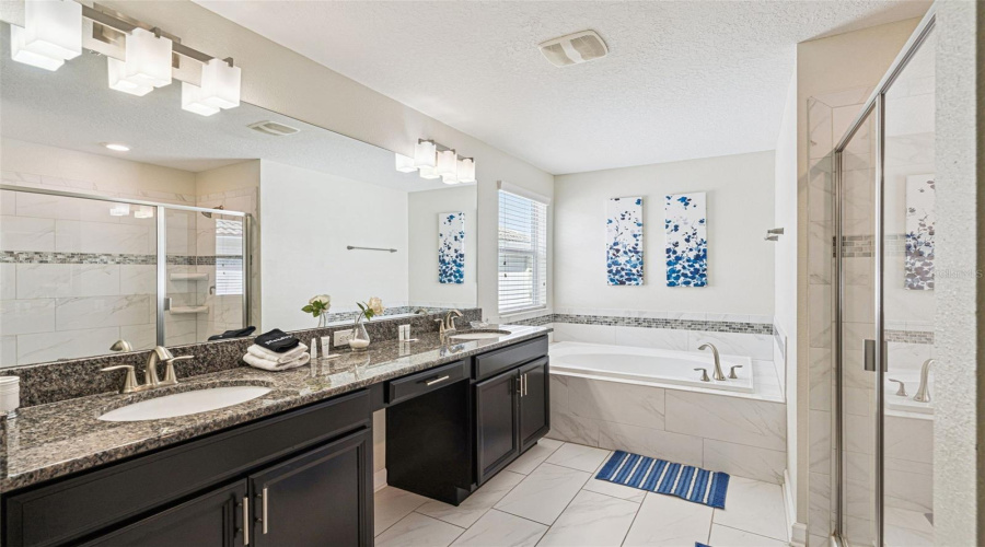 DAVENPORT, Florida 33896, 6 Bedrooms Bedrooms, ,5 BathroomsBathrooms,Residential,For Sale,TEMPO,0,MFRO6390386