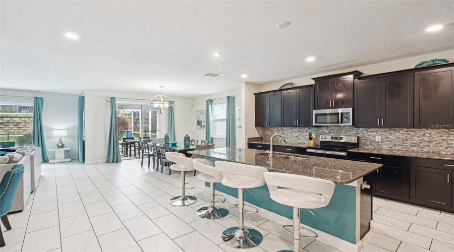DAVENPORT, Florida 33896, 6 Bedrooms Bedrooms, ,5 BathroomsBathrooms,Residential,For Sale,TEMPO,0,MFRO6390386