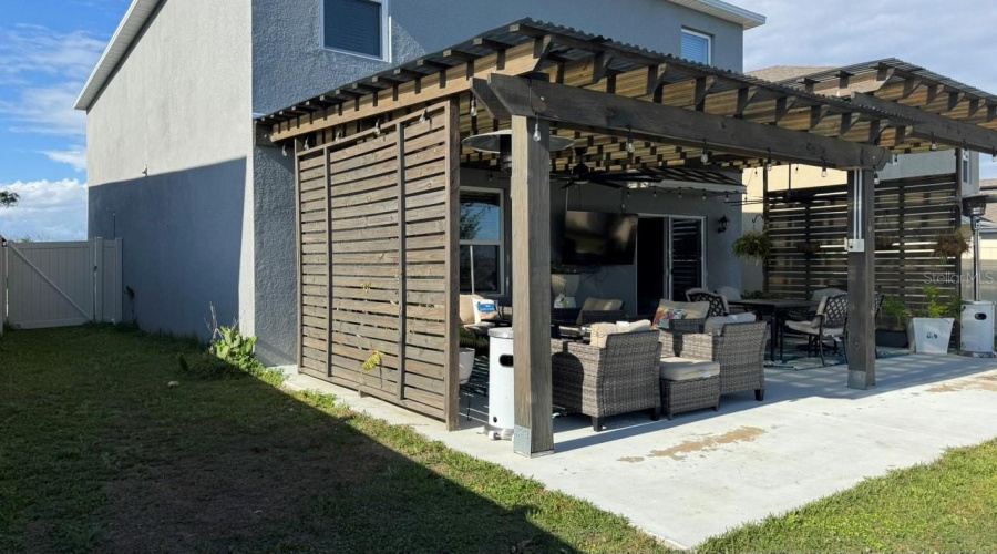 DAVENPORT, Florida 33837, 5 Bedrooms Bedrooms, ,3 BathroomsBathrooms,Residential,For Sale,POST OAK,0,MFRO6390619