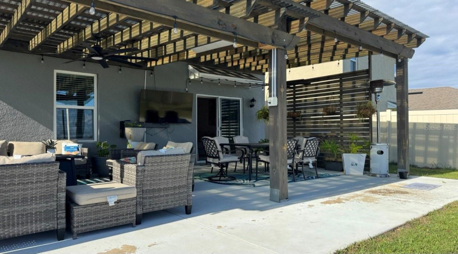 DAVENPORT, Florida 33837, 5 Bedrooms Bedrooms, ,3 BathroomsBathrooms,Residential,For Sale,POST OAK,0,MFRO6390619