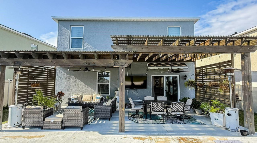 DAVENPORT, Florida 33837, 5 Bedrooms Bedrooms, ,3 BathroomsBathrooms,Residential,For Sale,POST OAK,0,MFRO6390619