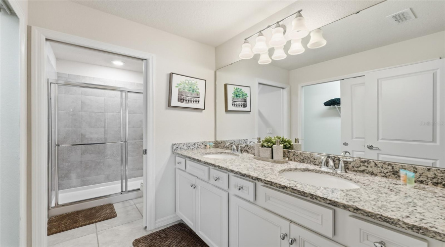 DAVENPORT, Florida 33897, 5 Bedrooms Bedrooms, ,4 BathroomsBathrooms,Residential,For Sale,JETTY,0,MFRO6391286