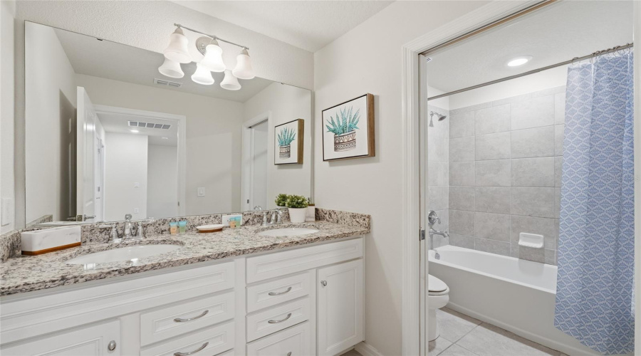 DAVENPORT, Florida 33897, 5 Bedrooms Bedrooms, ,4 BathroomsBathrooms,Residential,For Sale,JETTY,0,MFRO6391286