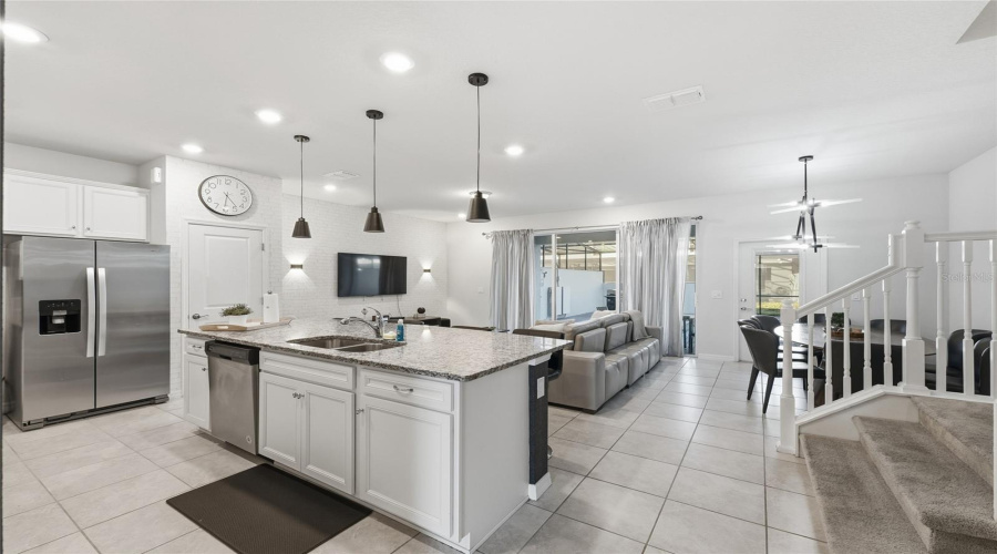 DAVENPORT, Florida 33897, 5 Bedrooms Bedrooms, ,4 BathroomsBathrooms,Residential,For Sale,JETTY,0,MFRO6391286