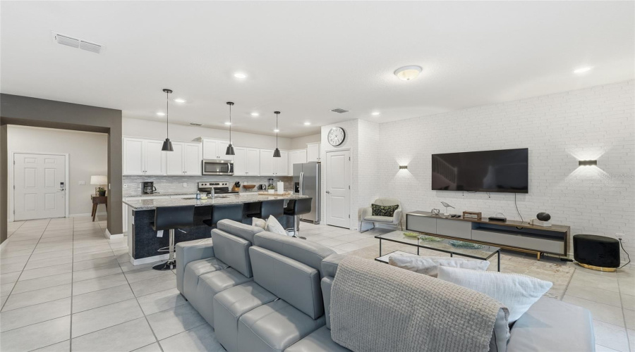 DAVENPORT, Florida 33897, 5 Bedrooms Bedrooms, ,4 BathroomsBathrooms,Residential,For Sale,JETTY,0,MFRO6391286