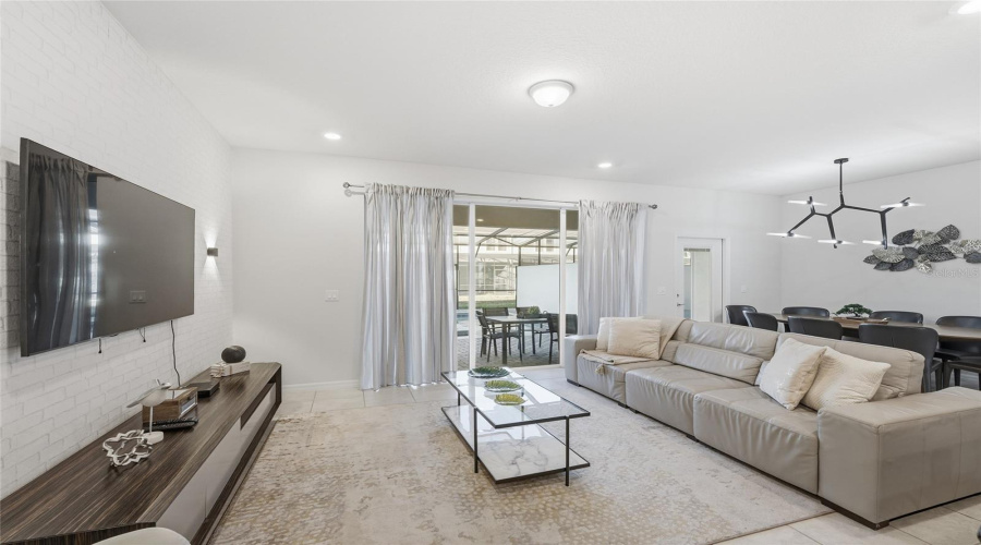 DAVENPORT, Florida 33897, 5 Bedrooms Bedrooms, ,4 BathroomsBathrooms,Residential,For Sale,JETTY,0,MFRO6391286