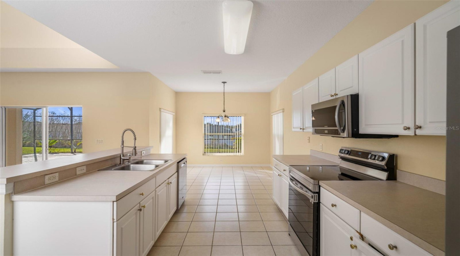DAVENPORT, Florida 33897, 5 Bedrooms Bedrooms, ,3 BathroomsBathrooms,Residential,For Sale,HIGHGATE PARK,0,MFRO6372761