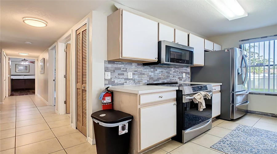 KISSIMMEE, Florida 34747, 4 Bedrooms Bedrooms, ,3 BathroomsBathrooms,Residential,For Sale,KNIGHTSBRIDGE,0,MFRO6391236