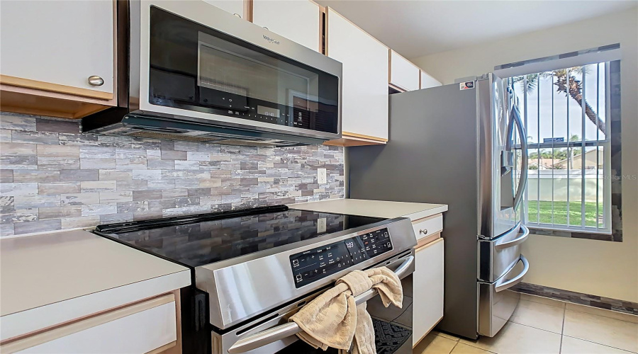 KISSIMMEE, Florida 34747, 4 Bedrooms Bedrooms, ,3 BathroomsBathrooms,Residential,For Sale,KNIGHTSBRIDGE,0,MFRO6391236