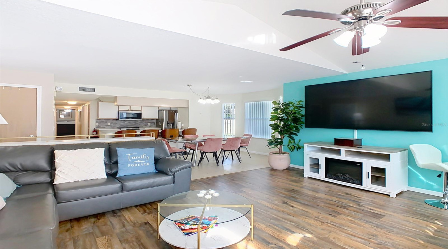 KISSIMMEE, Florida 34747, 4 Bedrooms Bedrooms, ,3 BathroomsBathrooms,Residential,For Sale,KNIGHTSBRIDGE,0,MFRO6391236