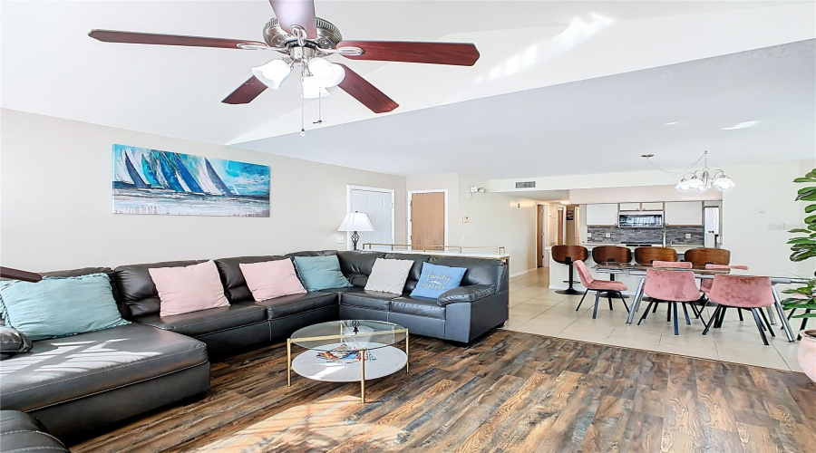 KISSIMMEE, Florida 34747, 4 Bedrooms Bedrooms, ,3 BathroomsBathrooms,Residential,For Sale,KNIGHTSBRIDGE,0,MFRO6391236