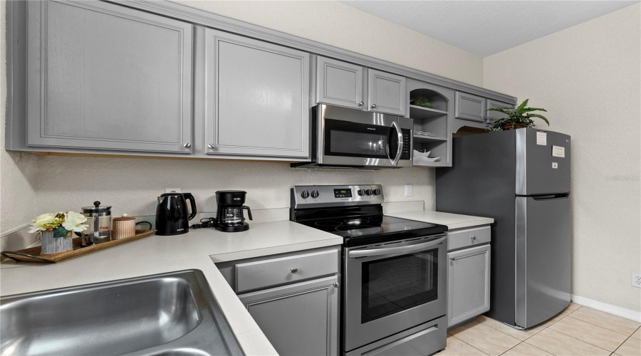 DAVENPORT, Florida 33897, 4 Bedrooms Bedrooms, ,3 BathroomsBathrooms,Residential,For Sale,LA MIRAGE,0,MFRO6388010