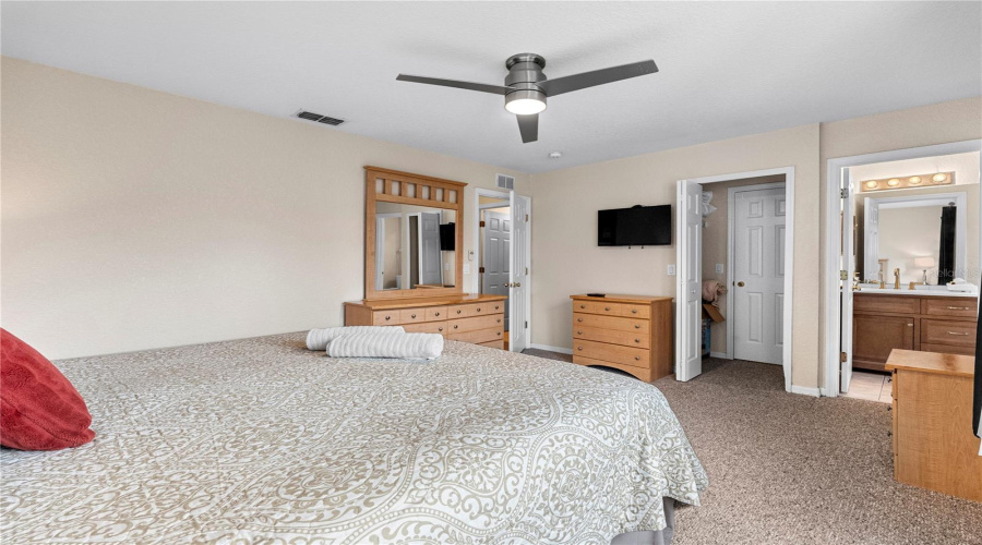 DAVENPORT, Florida 33897, 4 Bedrooms Bedrooms, ,3 BathroomsBathrooms,Residential,For Sale,LA MIRAGE,0,MFRO6388010