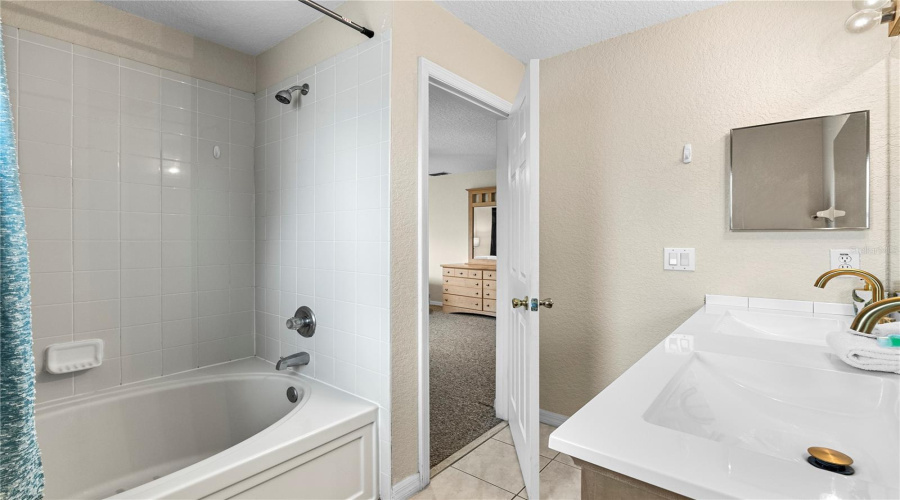 DAVENPORT, Florida 33897, 4 Bedrooms Bedrooms, ,3 BathroomsBathrooms,Residential,For Sale,LA MIRAGE,0,MFRO6388010