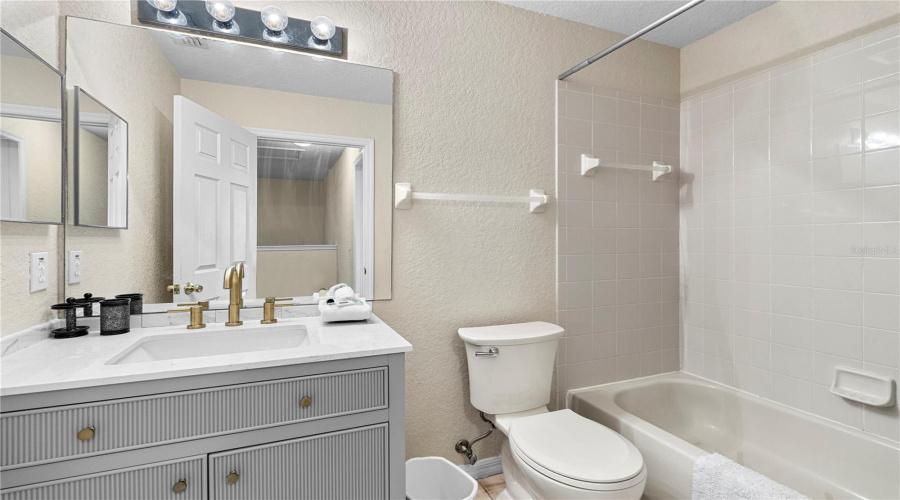 DAVENPORT, Florida 33897, 4 Bedrooms Bedrooms, ,3 BathroomsBathrooms,Residential,For Sale,LA MIRAGE,0,MFRO6388010