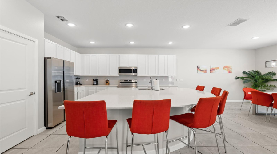 KISSIMMEE, Florida 34746, 6 Bedrooms Bedrooms, ,6 BathroomsBathrooms,Residential,For Sale,MARCELLO,0,MFRO6388092