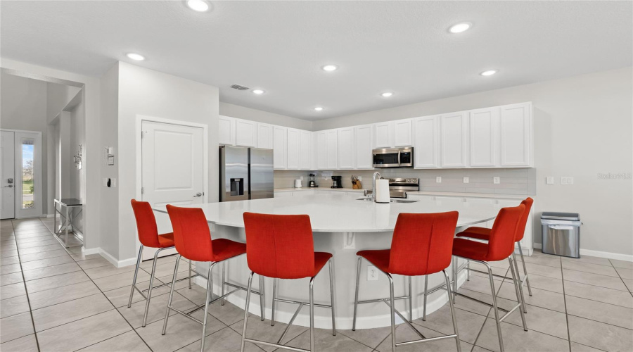 KISSIMMEE, Florida 34746, 6 Bedrooms Bedrooms, ,6 BathroomsBathrooms,Residential,For Sale,MARCELLO,0,MFRO6388092