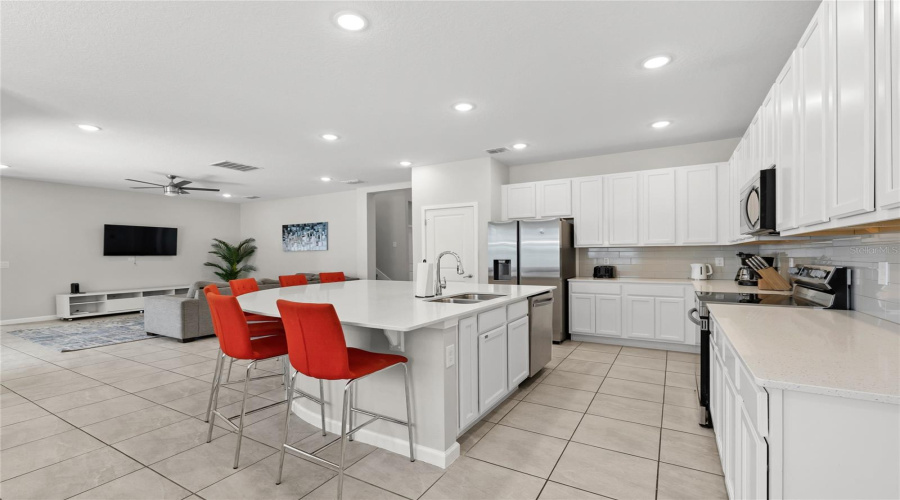 KISSIMMEE, Florida 34746, 6 Bedrooms Bedrooms, ,6 BathroomsBathrooms,Residential,For Sale,MARCELLO,0,MFRO6388092