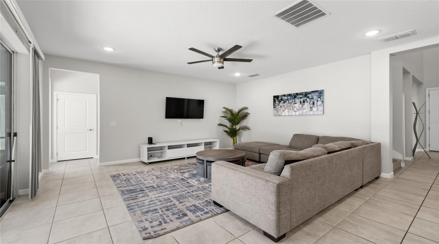 KISSIMMEE, Florida 34746, 6 Bedrooms Bedrooms, ,6 BathroomsBathrooms,Residential,For Sale,MARCELLO,0,MFRO6388092