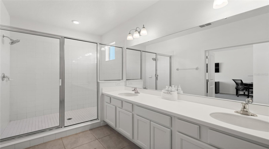 KISSIMMEE, Florida 34746, 6 Bedrooms Bedrooms, ,6 BathroomsBathrooms,Residential,For Sale,MARCELLO,0,MFRO6388092