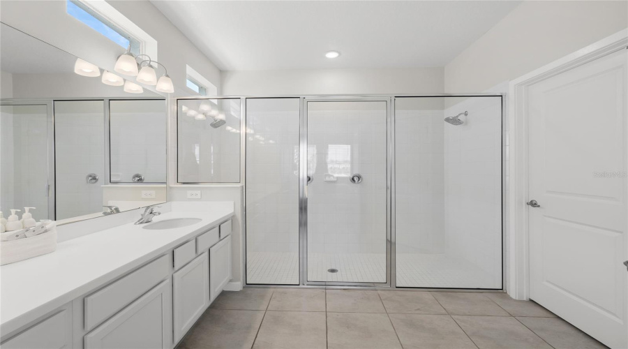 KISSIMMEE, Florida 34746, 6 Bedrooms Bedrooms, ,6 BathroomsBathrooms,Residential,For Sale,MARCELLO,0,MFRO6388092