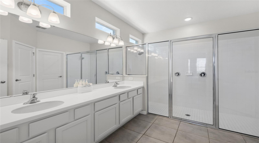 KISSIMMEE, Florida 34746, 6 Bedrooms Bedrooms, ,6 BathroomsBathrooms,Residential,For Sale,MARCELLO,0,MFRO6388092