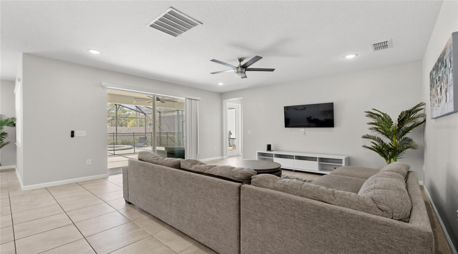 KISSIMMEE, Florida 34746, 6 Bedrooms Bedrooms, ,6 BathroomsBathrooms,Residential,For Sale,MARCELLO,0,MFRO6388092