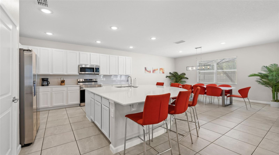 KISSIMMEE, Florida 34746, 6 Bedrooms Bedrooms, ,6 BathroomsBathrooms,Residential,For Sale,MARCELLO,0,MFRO6388092