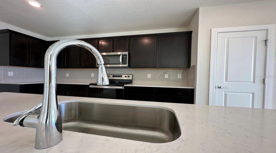 KISSIMMEE, Florida 34746, 5 Bedrooms Bedrooms, ,2 BathroomsBathrooms,Residential,For Sale,ROYAL POINT,0,MFRO6369671