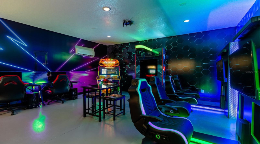 REUNION, Florida 34747, 5 Bedrooms Bedrooms, ,4 BathroomsBathrooms,Residential,For Sale,CASTLE PINES,0,MFRO6374778