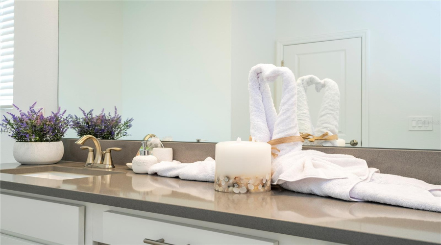 DAVENPORT, Florida 33896, 6 Bedrooms Bedrooms, ,5 BathroomsBathrooms,Residential,For Sale,TAKEAWAY,0,MFRS5145952