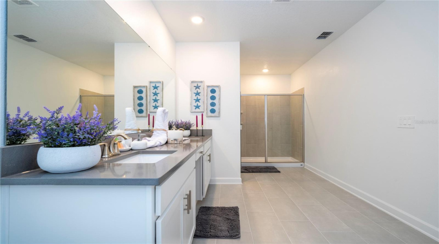 DAVENPORT, Florida 33896, 6 Bedrooms Bedrooms, ,5 BathroomsBathrooms,Residential,For Sale,TAKEAWAY,0,MFRS5145952