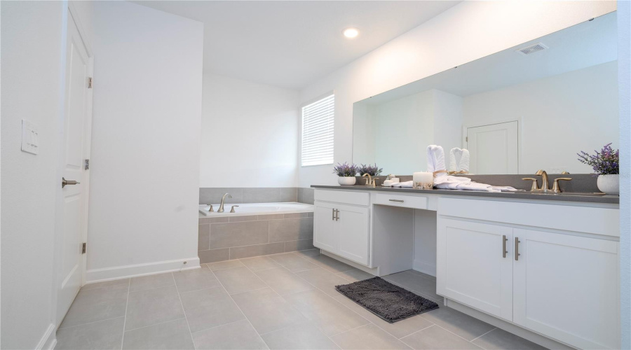 DAVENPORT, Florida 33896, 6 Bedrooms Bedrooms, ,5 BathroomsBathrooms,Residential,For Sale,TAKEAWAY,0,MFRS5145952