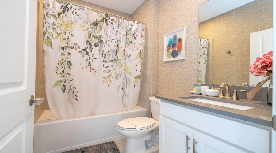 DAVENPORT, Florida 33896, 6 Bedrooms Bedrooms, ,5 BathroomsBathrooms,Residential,For Sale,TAKEAWAY,0,MFRS5145952