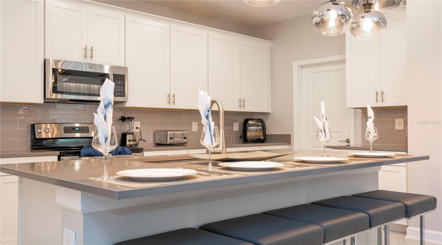 DAVENPORT, Florida 33896, 6 Bedrooms Bedrooms, ,5 BathroomsBathrooms,Residential,For Sale,TAKEAWAY,0,MFRS5145952