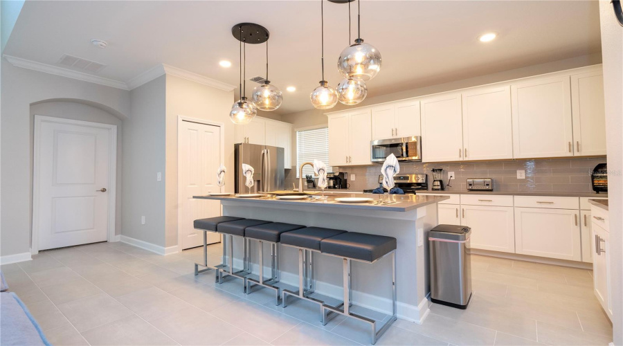 DAVENPORT, Florida 33896, 6 Bedrooms Bedrooms, ,5 BathroomsBathrooms,Residential,For Sale,TAKEAWAY,0,MFRS5145952