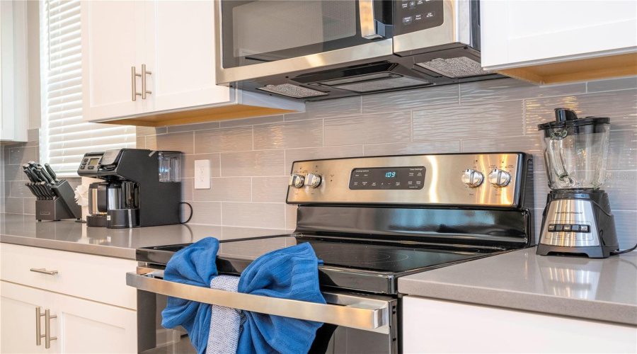 DAVENPORT, Florida 33896, 6 Bedrooms Bedrooms, ,5 BathroomsBathrooms,Residential,For Sale,TAKEAWAY,0,MFRS5145952